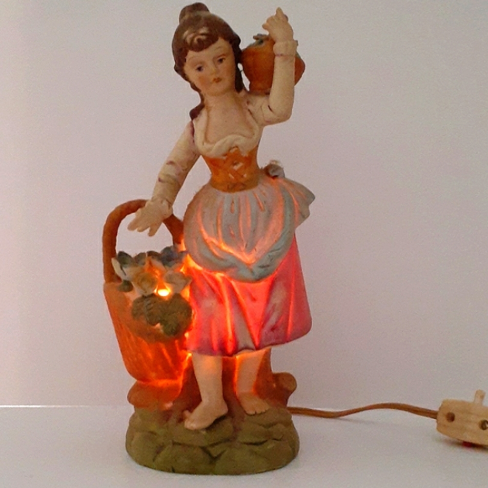 Vintage Little Bo Peep lamp